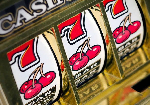 Mobile Free Play interface for slots and live dealer rules